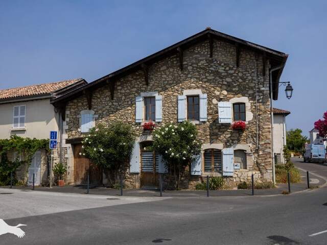 Maison en pierre de 6 pièces principales — photo du bien