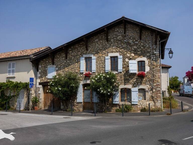 Maison en pierre de 6 pièces principales — photo 1