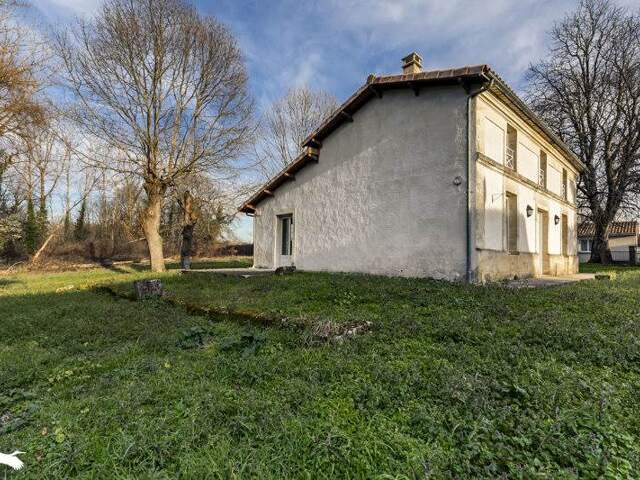 Maison en pierre de 5 pièces principales — photo du bien