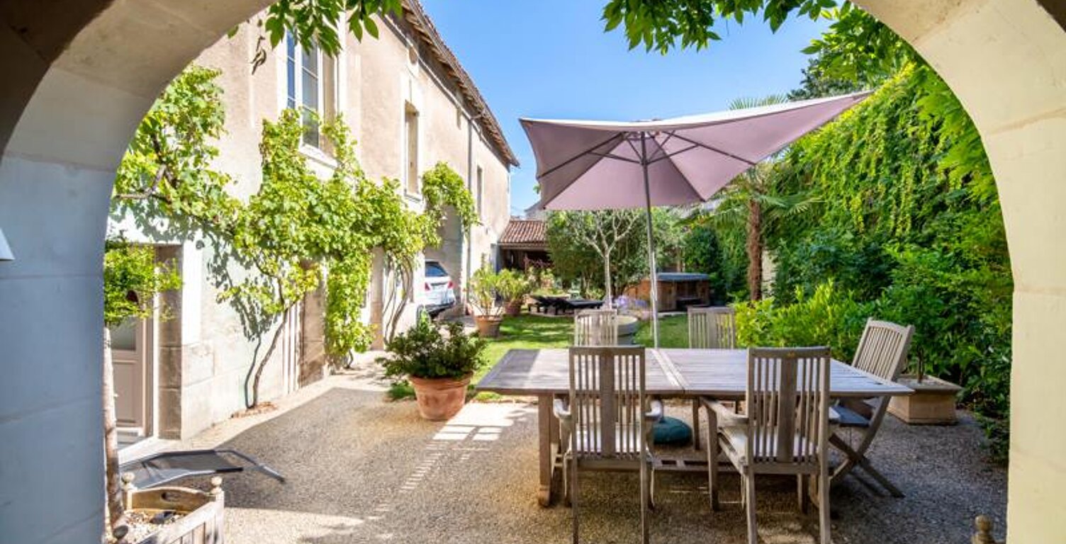 Maison de ville de 10 pièces principales — photo 1