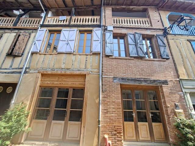 Maison de bourg de 7 pièces principales — photo du bien