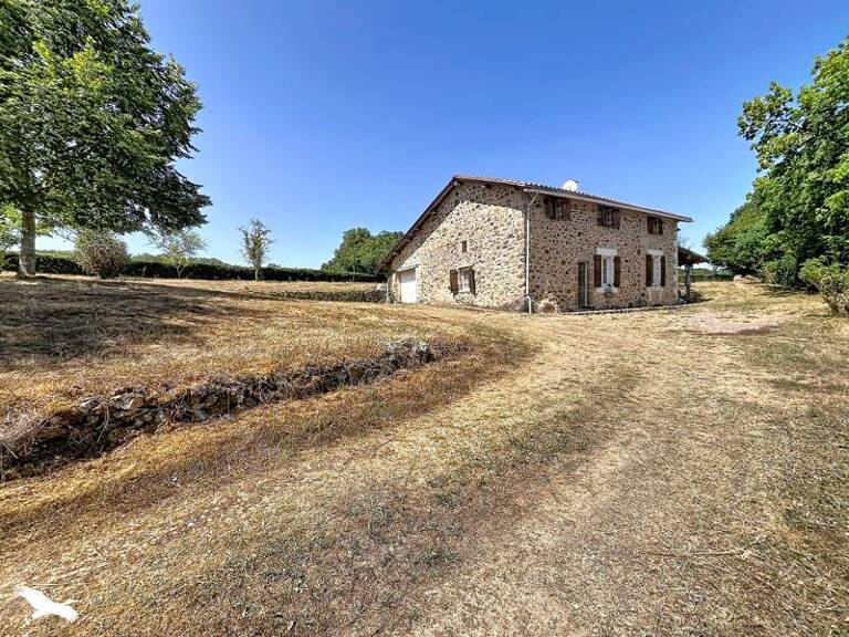 Maison en pierre de 4 pièces principales — photo 1