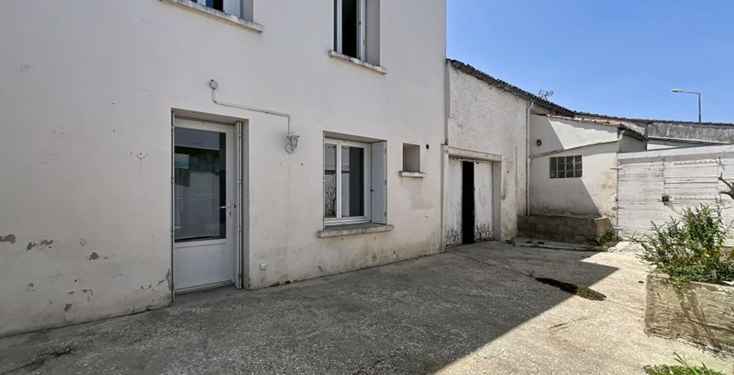 Vente immeuble  148 m² Beurlay (17250) — photo 1