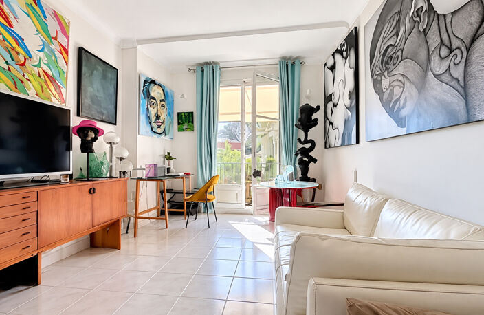 CANNES CENTRE BEAU BOURGEOIS T2 DE 50M2 VUE MER CAVE — photo 2