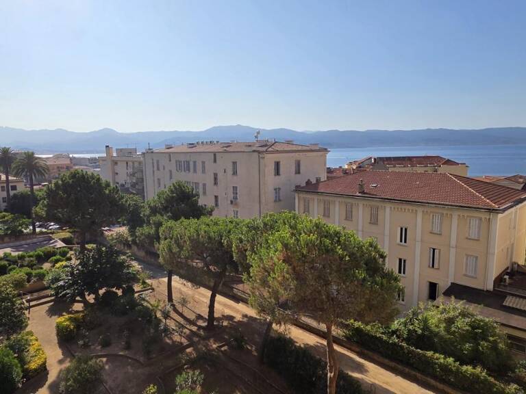A VENDRE F3 LUMINEUX VUE MER PALAIS GRANDVAL — photo 1