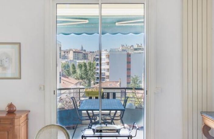 Appartement de 110 m2 avec terrasse, cave, chambre de bonne et garage — photo 3