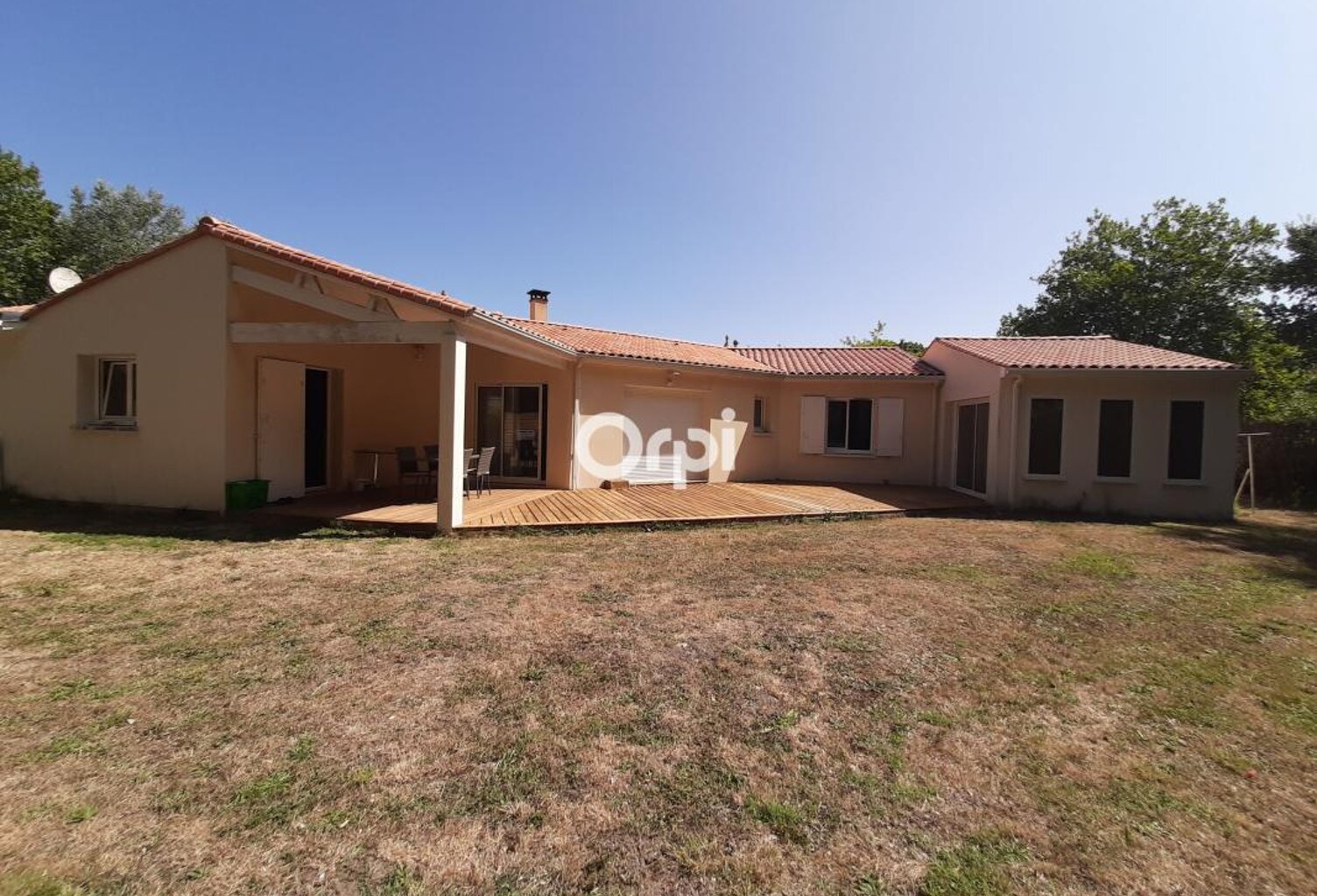 Breuillet – Maison familiale de 172 m² avec suite parentale, garage et beaux volumes — photo 1