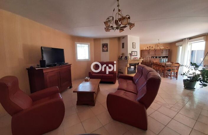 Breuillet – Maison familiale de 172 m² avec suite parentale, garage et beaux volumes — photo 2