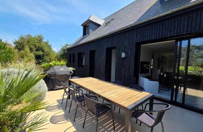 Dinard, Thalassothérapie, belle Villa BBC de 202m² sur parcelle de 400 m² clôturée et paysagée. Rénovation récente de qualité — photo 2
