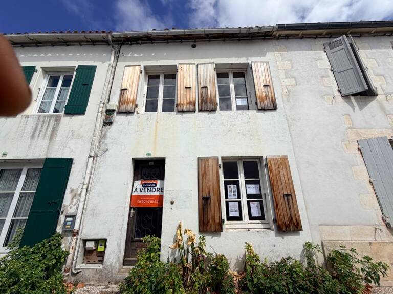 EXCLUSIVITÉ – MAISON DE VILLAGE AUTHENTIQUE EN PIERRES – MARCHÉ & PLAGES AU BOIS PLAGE — photo 1