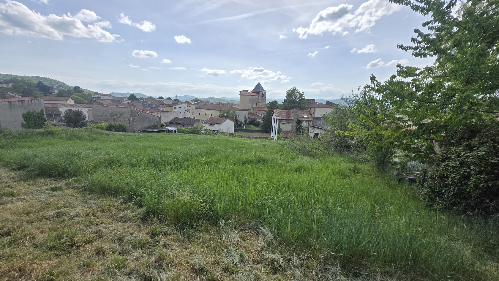 Terrain à bâtir de 864 m² à PERIGNAT-SUR-ALLIER (63)