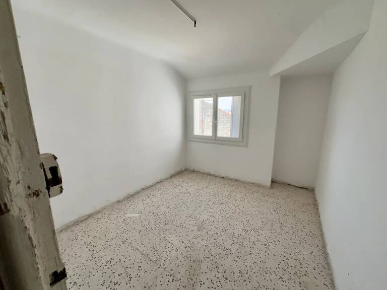 Appartement F3, 4 ieme et dernier étage, a rénover — photo 1