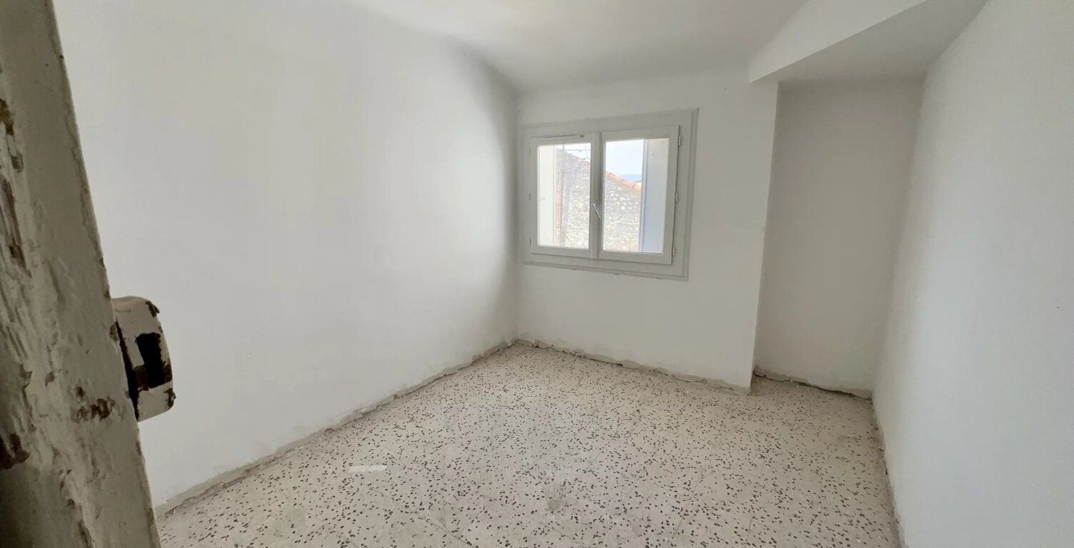 Appartement F3, 4 ieme et dernier étage, a rénover — photo 1