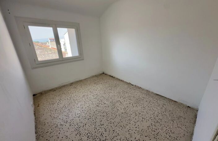 Appartement F3, 4 ieme et dernier étage, a rénover — photo 2