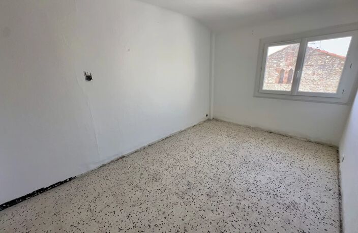 Appartement F3, 4 ieme et dernier étage, a rénover — photo 3