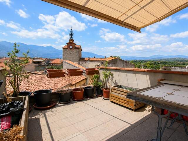 Maison de caractère avec garage, terrasse panoramique et appartement T2 à fort rendement – Saint-Jean-Pla-de-Corts (66490) — photo du bien