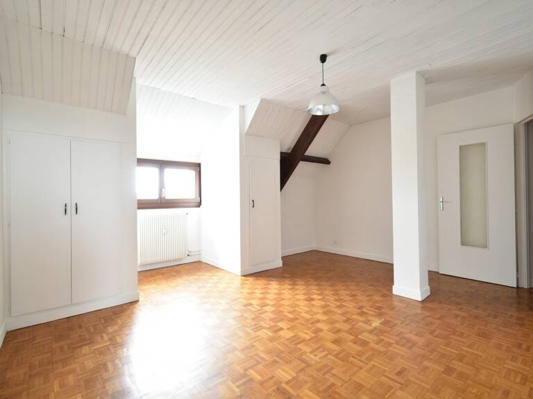 Appartement à louer 1 pièce - 27m² - quartier mairie centre ville de Reims — photo 1