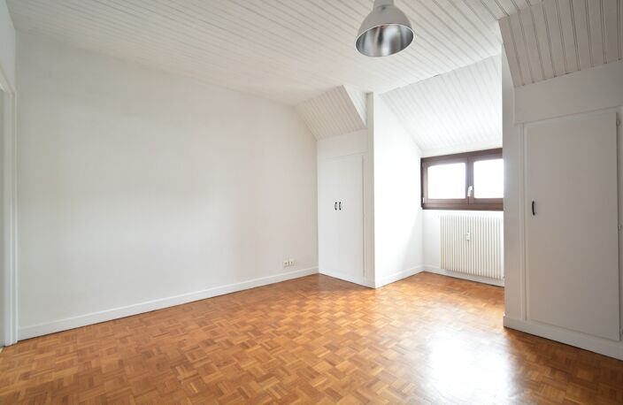 Appartement à louer 1 pièce - 27m² - quartier mairie centre ville de Reims — photo 2