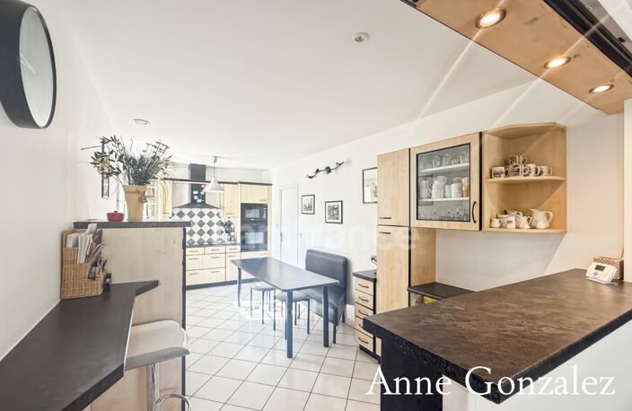 Saint Jean le Blanc, à 5 minutes d'Orleans dans un secteur privilégié etcherché à vendre grande maison familiale de 235 m2, 5 chambres, salle de jeux de 30 m2 garage double, jardin clos et abri — photo 2
