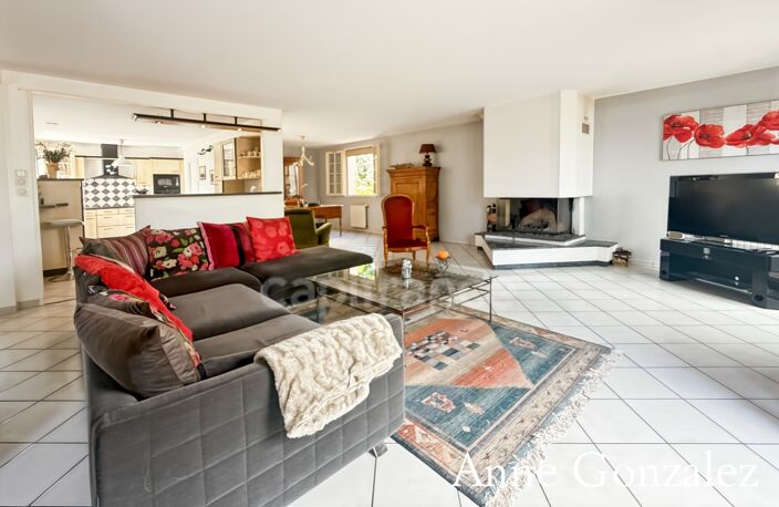 Saint Jean le Blanc, à 5 minutes d'Orleans dans un secteur privilégié etcherché à vendre grande maison familiale de 235 m2, 5 chambres, salle de jeux de 30 m2 garage double, jardin clos et abri — photo 5