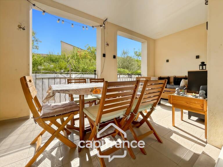 Appartement 40m2 rénové et climatisé, en rez de jardin , une chambre et sa salle de douche, sa terrasse couverte ,, piscine résidentielle intimiste — photo 1