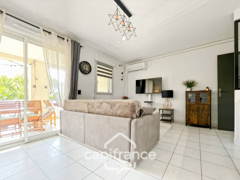 Appartement 40m2 rénové et climatisé, en rez de jardin, une chambre et sa salle de douche, sa terrasse couverte , piscine résidentielle intimiste — photo 1