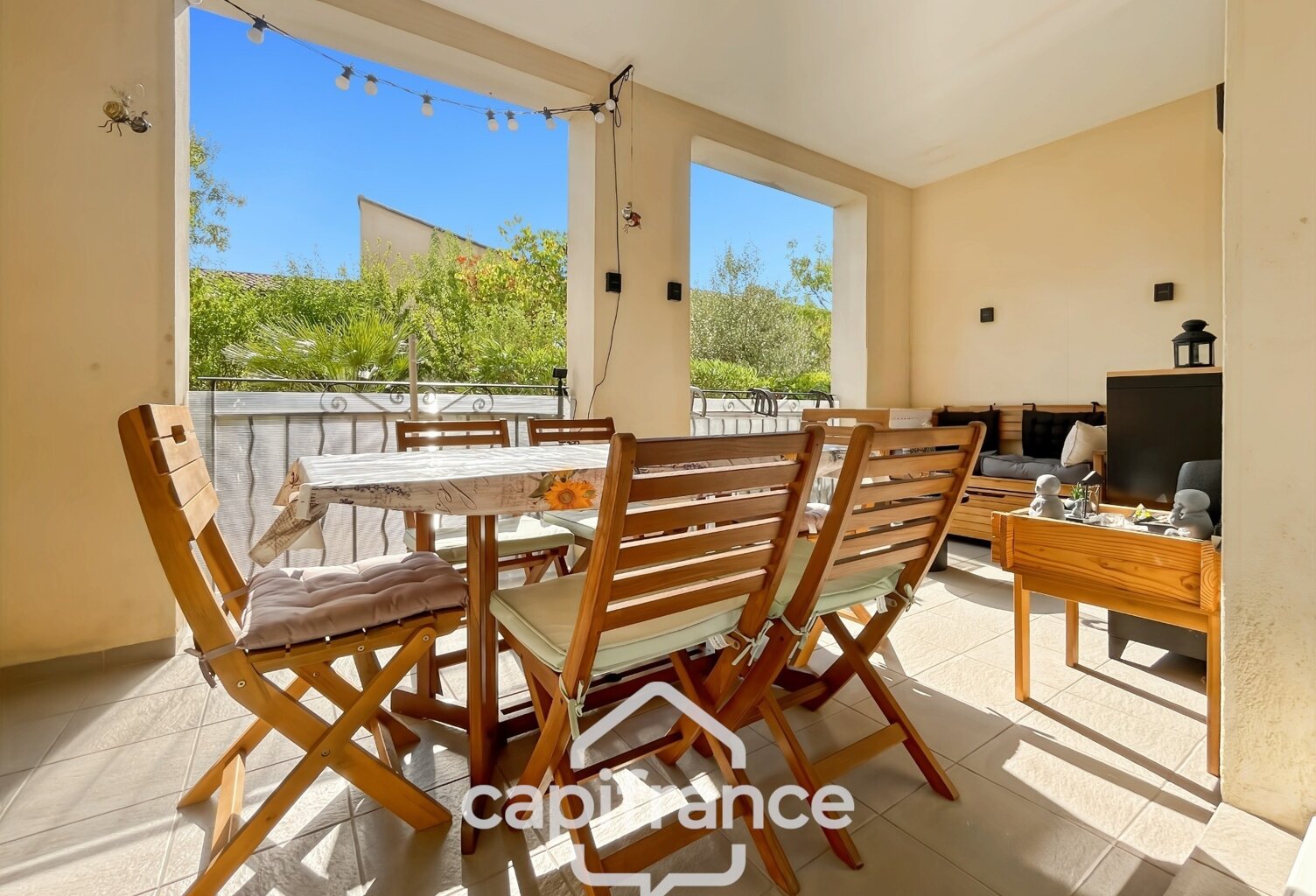 Appartement 40m2 rénové et climatisé, en rez de jardin, une chambre et sa salle de douche, sa terrasse couverte , piscine résidentielle intimiste — photo 1