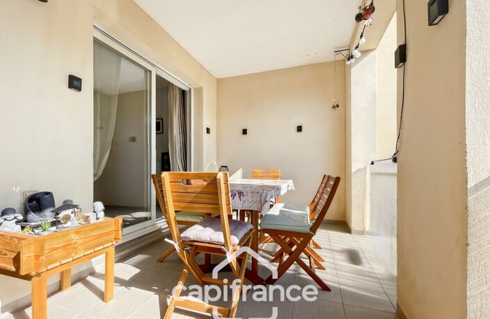 Appartement 40m2 rénové et climatisé, en rez de jardin, une chambre et sa salle de douche, sa terrasse couverte , piscine résidentielle intimiste — photo 2