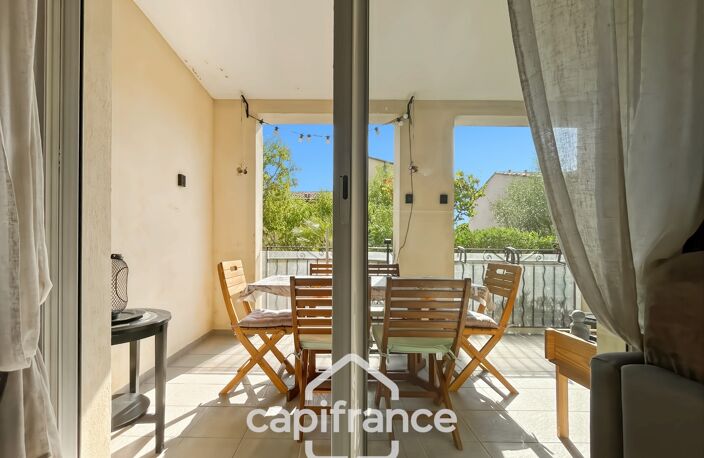 Appartement 40m2 rénové et climatisé, en rez de jardin, une chambre et sa salle de douche, sa terrasse couverte , piscine résidentielle intimiste — photo 3