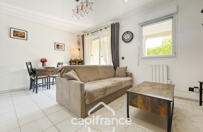Appartement 40m2 rénové et climatisé, en rez de jardin, une chambre et sa salle de douche, sa terrasse couverte , piscine résidentielle intimiste — photo 5