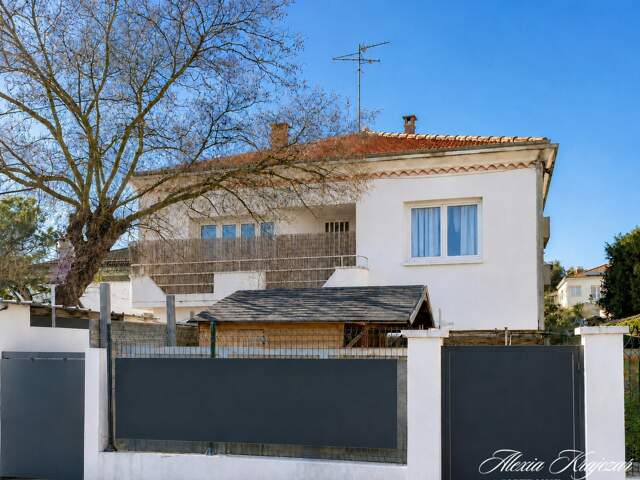 A VENDRE - Immeuble de rapport de 238m² habitables en R+1 - Parcelle de 591m² - 3 logements avec extérieurs - Emplacement de snacking à exploiter - BÉZIERS (34) — photo du bien