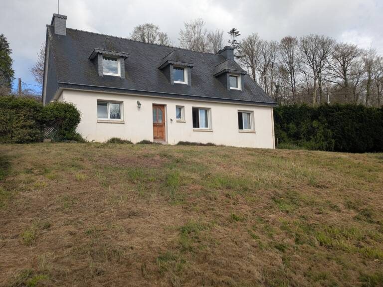 Kernascleden propriété composée d'une maison à usage d'habitation de 6 pièces 178 m² envion un hangar de 161m² envion, une ancienne lapinière de 700m² envion le tout sur une parcelle de 3.2 Hectares — photo 1