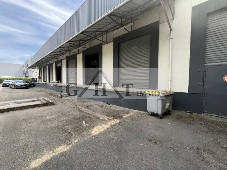 ENTREPÔT DE 2069 M² À LOUER À GONESSE — photo 1