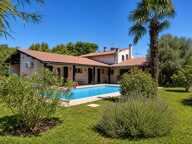 Grande maison familiale avec piscine et dépendance — photo 3