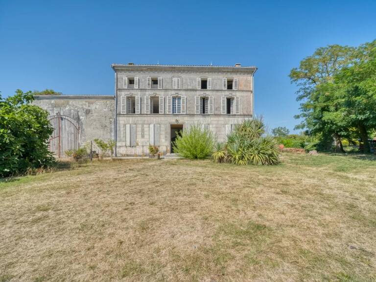 Maison de 8 pièces de 244 m² à Saint-Sever-de-Saintonge — photo 1