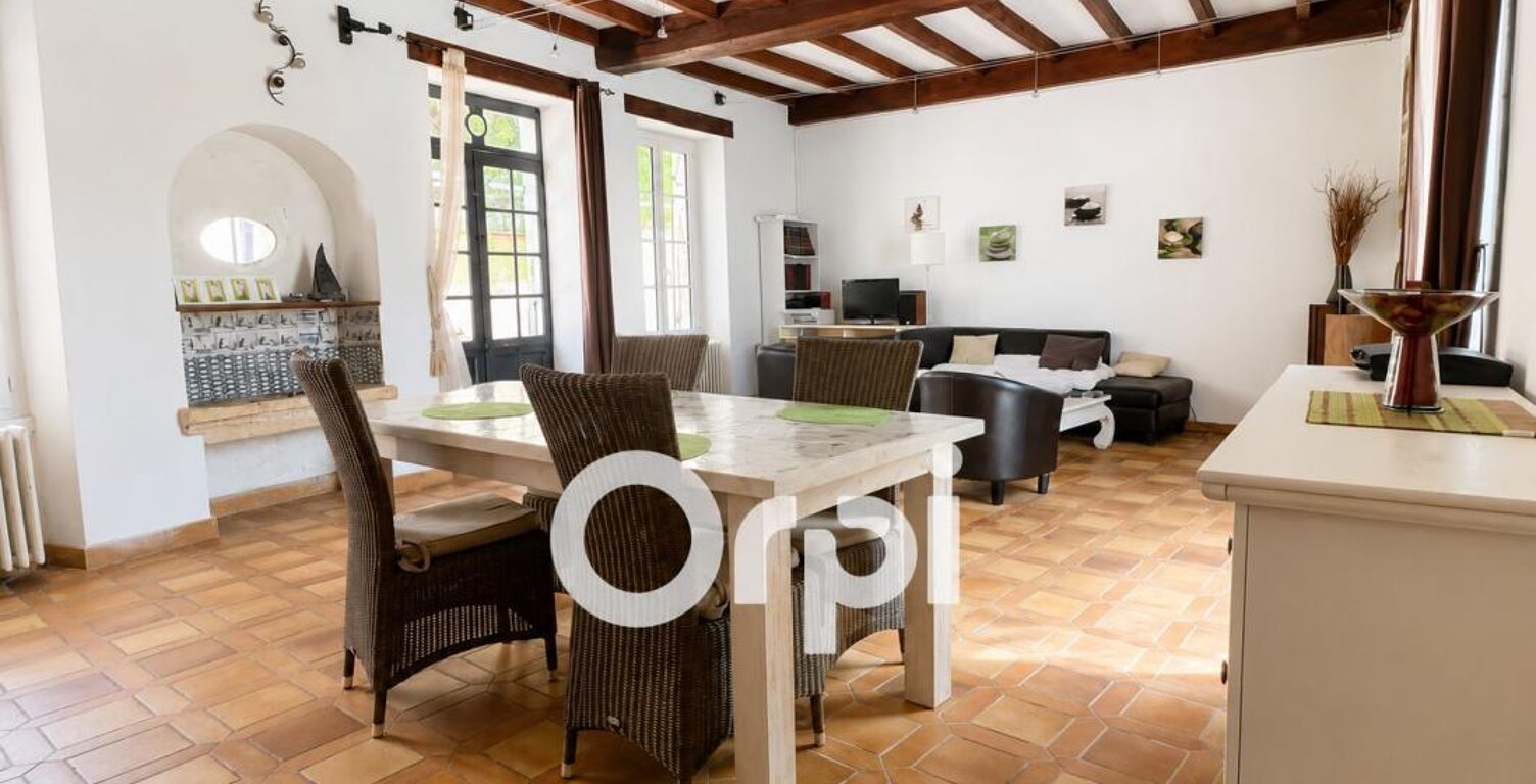 AIGREFEUILLE-D'AUNIS – Maison de caractère de 185 m² – 4 chambres – Cour – Cave – Fort potentiel — photo 1