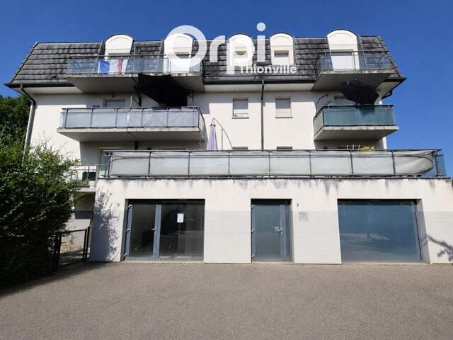 Spacieux local commercial en rez-de-chaussée — photo du bien