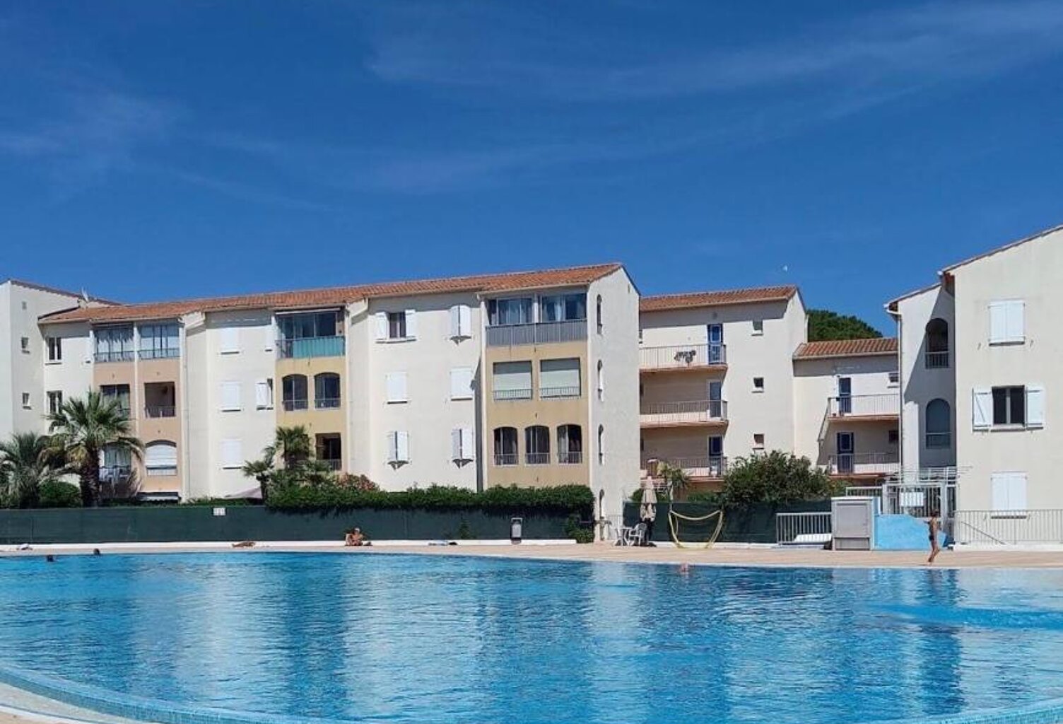 FRÉJUS CENTRE – RARE T2 AVEC GARAGE DANS RÉSIDENCE PRIVILÉGIÉE — photo 1