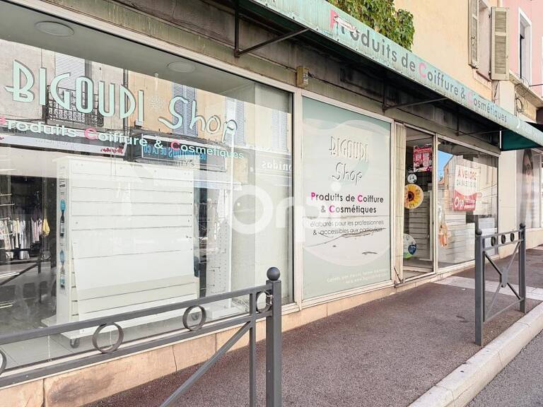 Local commercial 50m² + Cave 15m² – Hyper-centre St-Raphaël / Mairie — photo 1