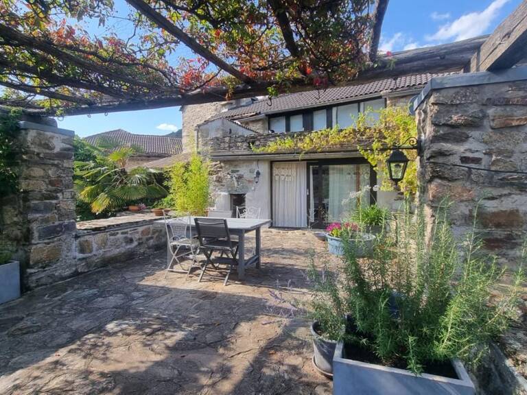 MAGNIFIQUE BATISSE CÉVENOLE AU COEUR DU VILLAGE — photo 1