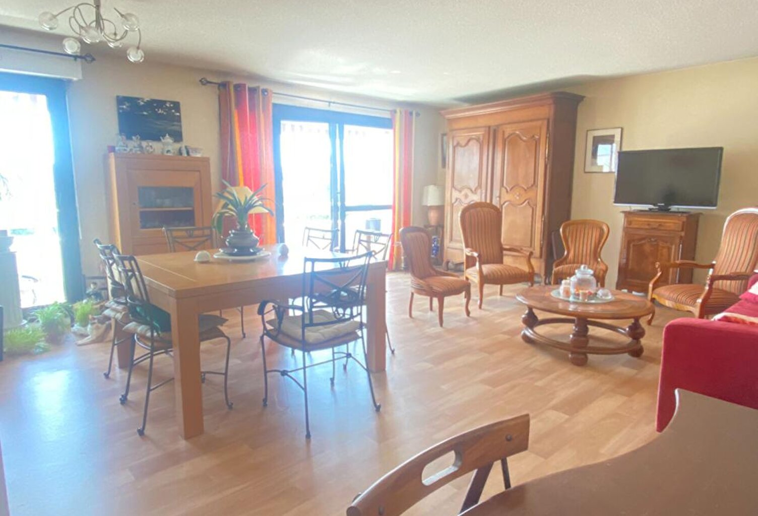 Bel appartement cossu, en dernier étage avec 20m² de terrasse, vue dégagée, 2 ch , celliers et cave — photo 1