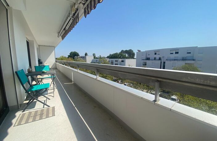 Bel appartement cossu, en dernier étage avec 20m² de terrasse, vue dégagée, 2 ch , celliers et cave — photo 2
