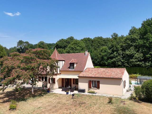 Belle maison contemporaine avec 5 chambres et piscine — photo du bien