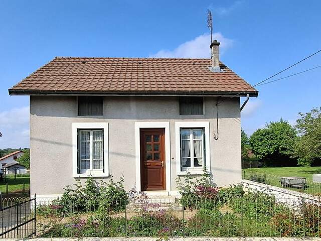 Maison en village 70 m2 joli terrain — photo du bien