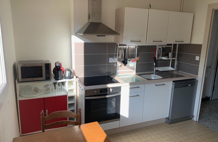 Location appartement 3 pièces 72 m² à Saint-Étienne (42000) — photo 2