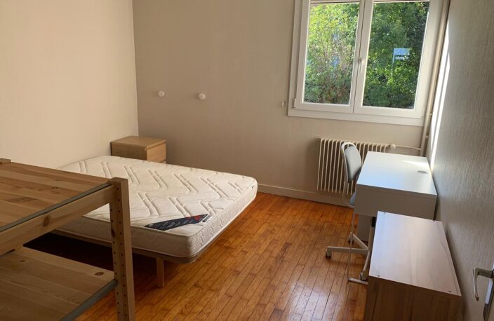 Location appartement 3 pièces 72 m² à Saint-Étienne (42000) — photo 3