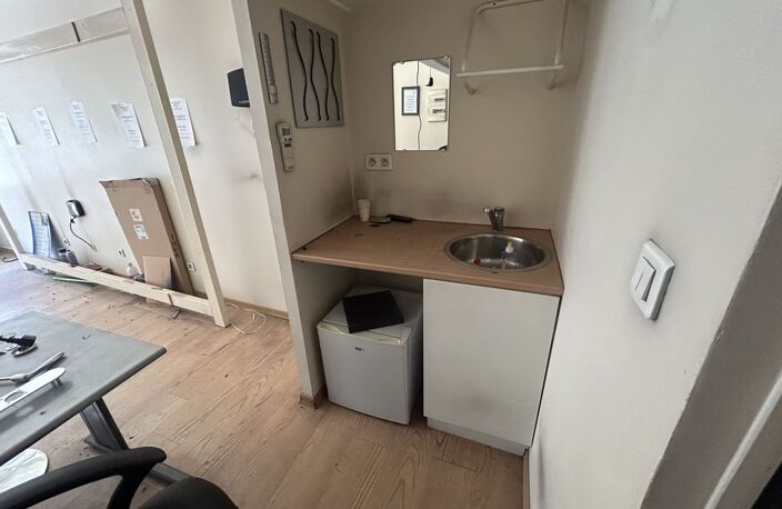 MURS COMMERCIAUX / 21,80 m² / COURS LIEUTAUD / MARSEILLE 13006 — photo 3