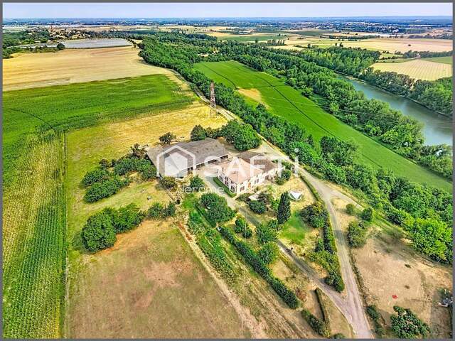 Magnifique corps de ferme rénové de plus de 300 m2 avec Gîte & chambres d'hôtes — photo du bien