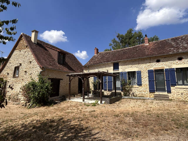 A VENDRE Longère 5 pièces avec piscine et jardin à Prissac — photo du bien