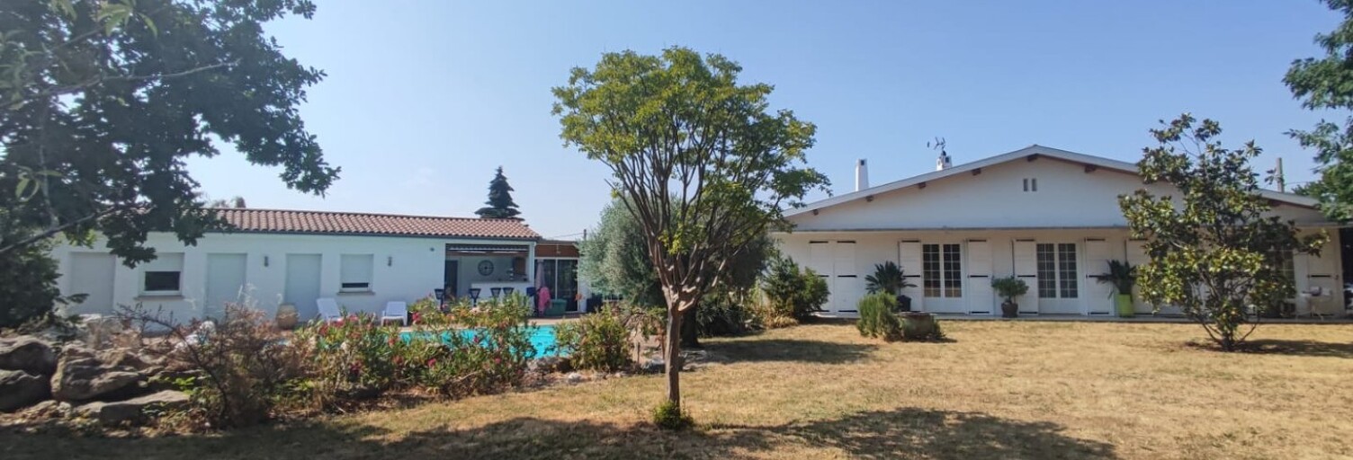Maison 9 Pièces 297 m² à vendre à Saint-Jean-du-Falga (09100)